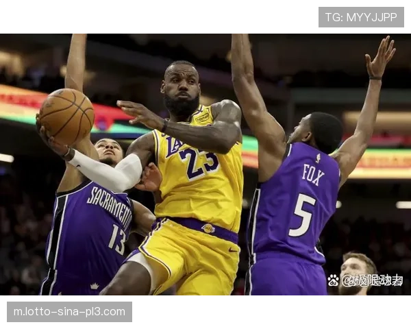 里夫斯51分11篮板9助攻助湖人逆转国王收获二连胜